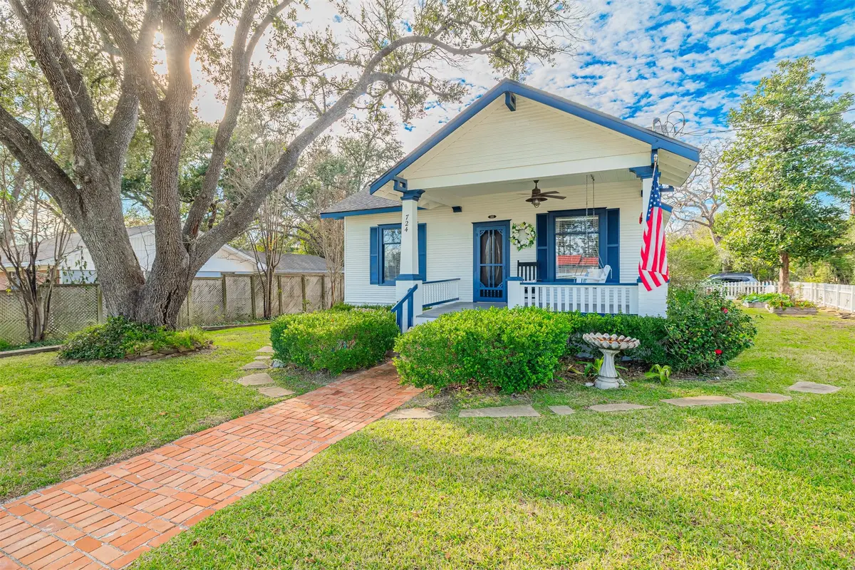 724 S Tesch Street, Bellville, TX 77418 - #1