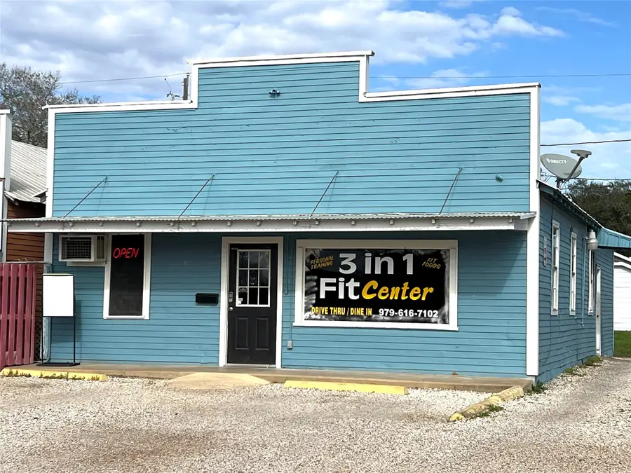 702 N Mechanic Street, El Campo, TX 77437 - #3