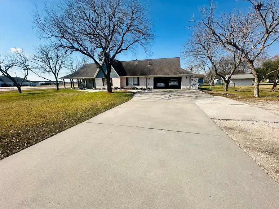 1840 Caroline Street, Dickinson, TX 77539 - Image #2