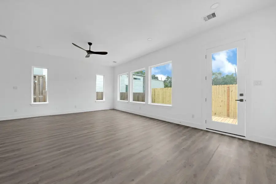 4816 Creekmont Drive, Houston, TX 77091 - #3