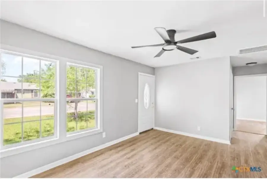 1601 E Mimosa Avenue, Victoria, TX 77901 - #2