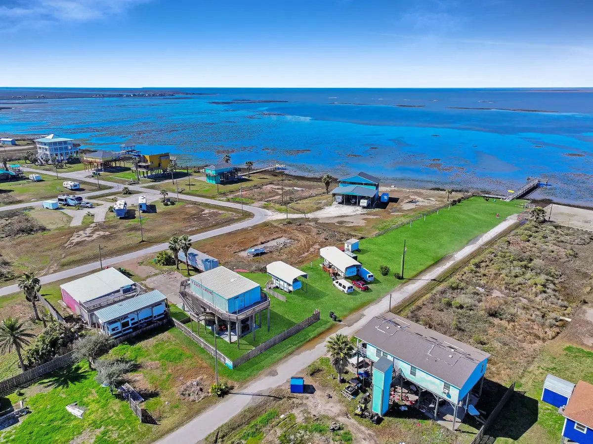 1067 Sea Gull St, Gilchrist, TX 77617 - #1