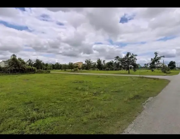 527 S Burnett Drive, Baytown, TX 77520