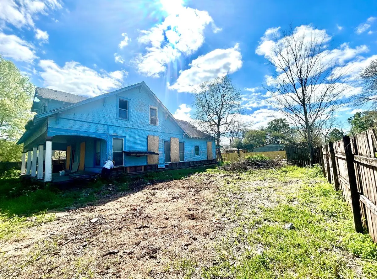 445 W Hartel Street, Sour Lake, TX 77659 - #1
