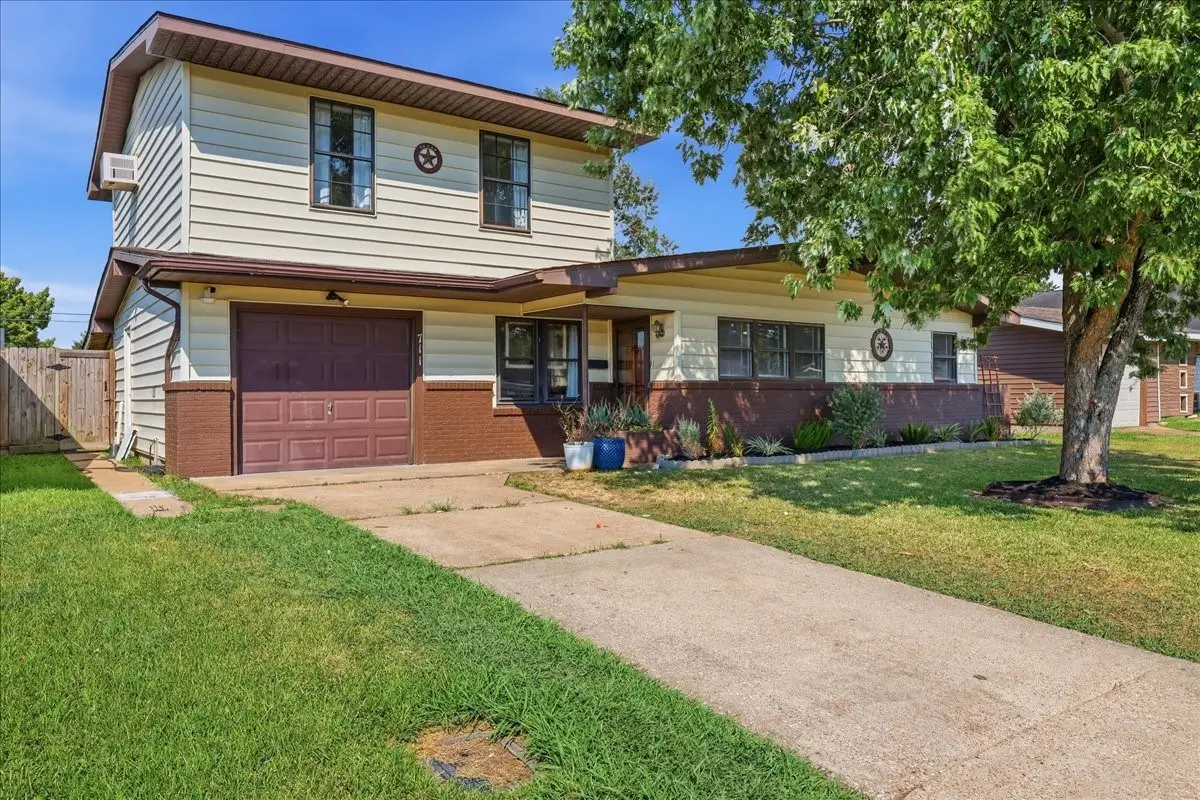711 S 6th Street, Nederland, TX 77627 - #1