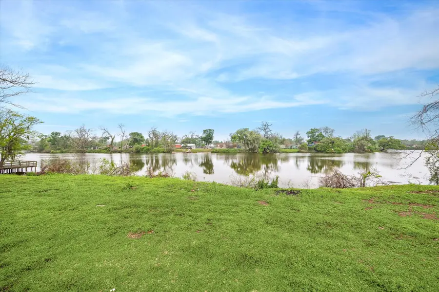 201 Smilie Road, Angleton, TX 77515 - Image #2