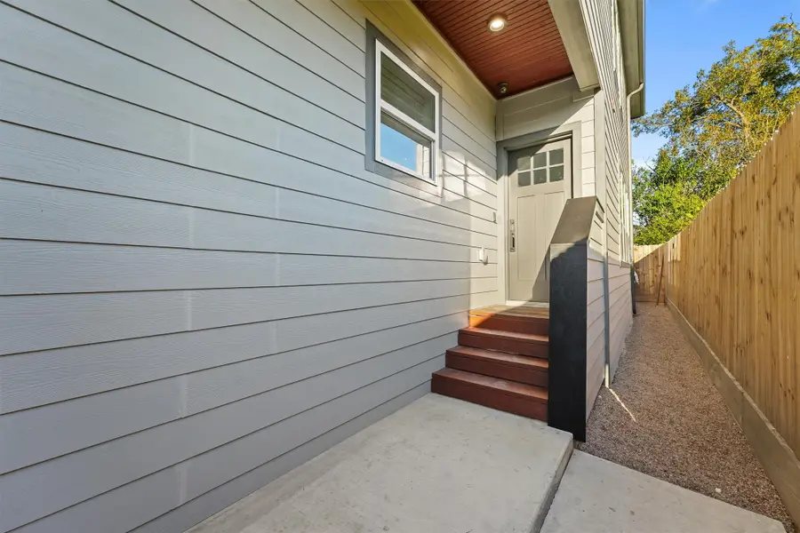 4208 Castor #B, Houston, TX 77022 - Image #2