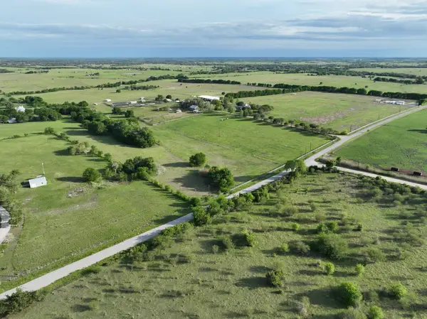 5255 Ganske Road, Burton, TX 77835