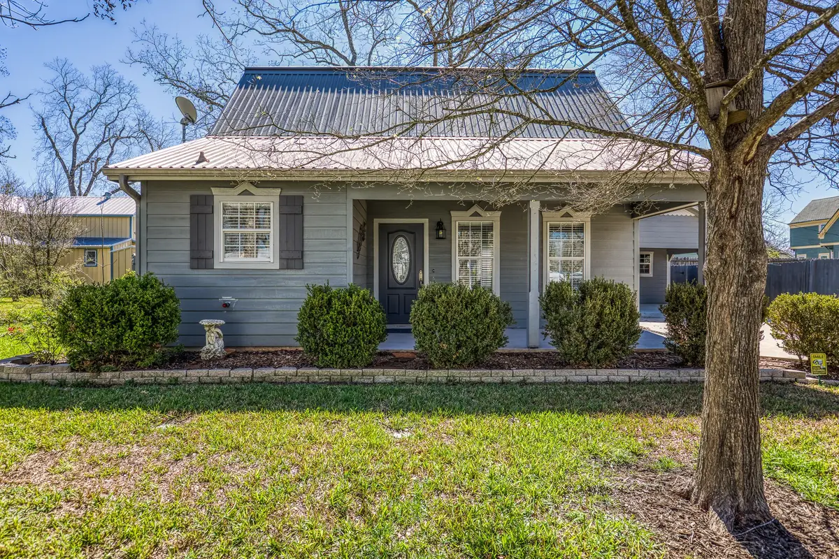 210 W Bell Street, Fayetteville, TX 78940 - #1