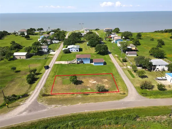 102 Ouisa, Smith Point, TX 77514