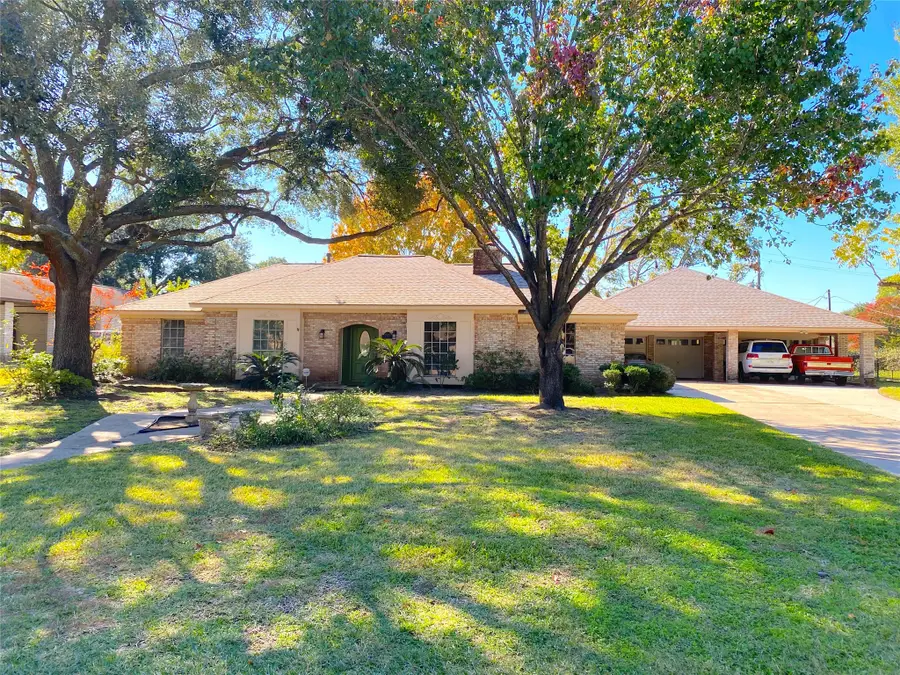 15102 Lakeview Dr, Jersey Village, TX 77040 - Image #2