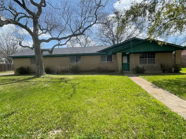 109 Poppy Street, Lake Jackson, TX 77566