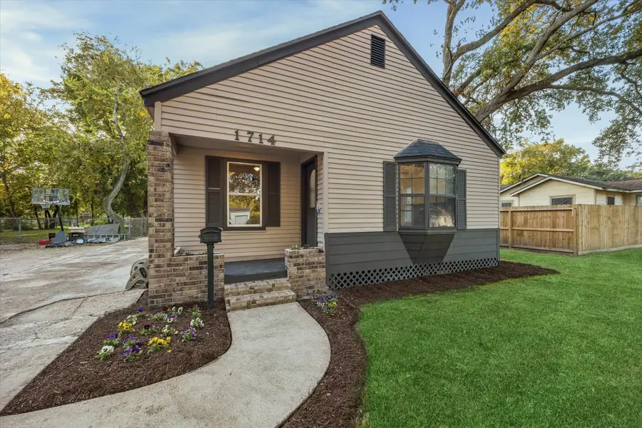 1714 Hawthorne Street, La Marque, TX 77568 - Image #3