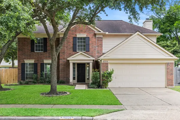 4004 Spring Branch Dr E, Pearland, TX 77584