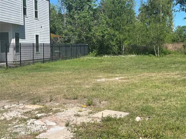 5802 Burt Street, Houston, TX 77091