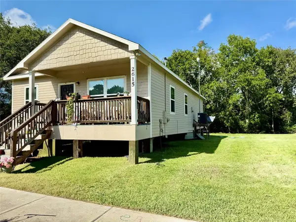 2615 Main Street #203, Liverpool, TX 77577