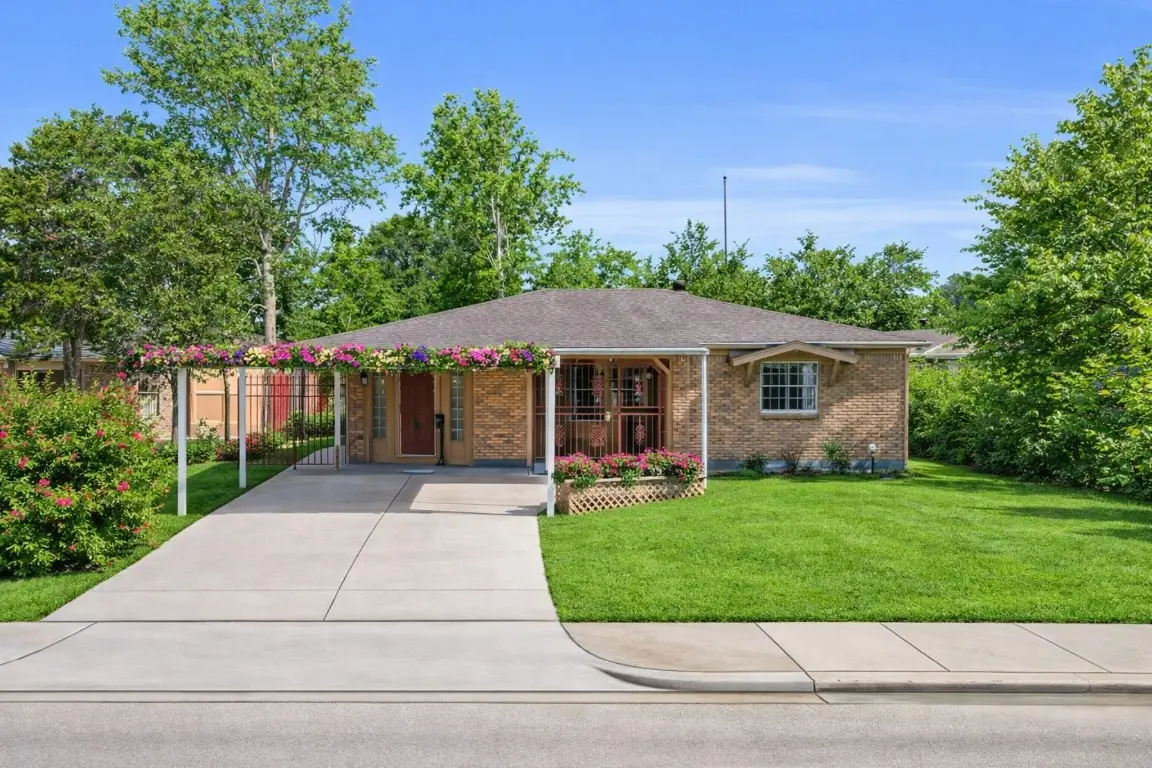 3922 Simsbrook Drive, Houston, TX 77045 - #1