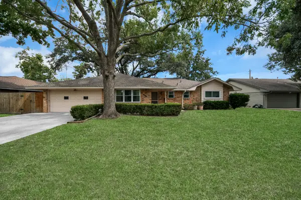 9006 Springview Lane, Houston, TX 77080