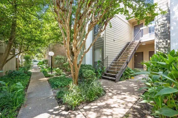 10053 Westpark Dr #307, Houston, TX 77042