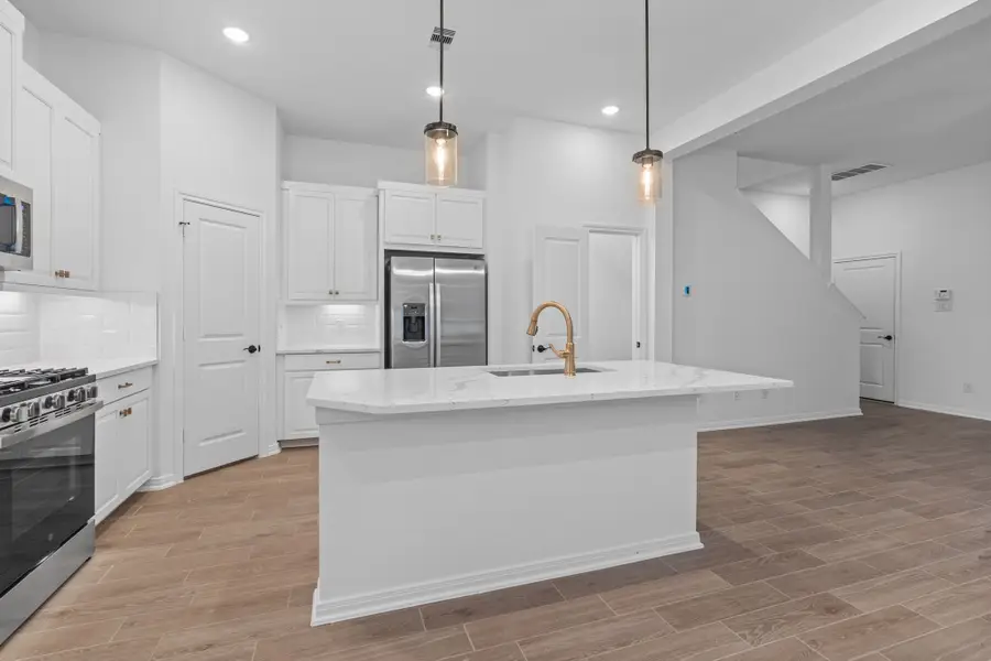 130 West Coralburst Loop, Montgomery, TX 77316 - Image #2