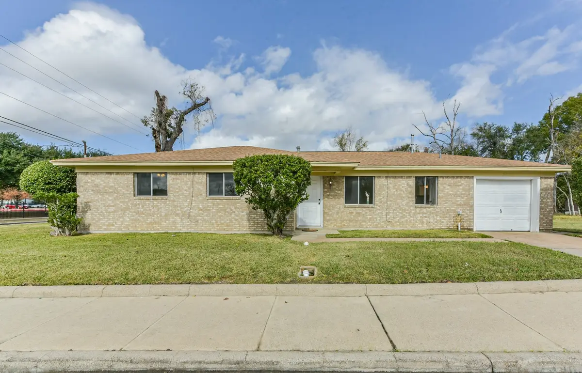 2390 Sarah Street, Beaumont, TX 77705 - Image #1