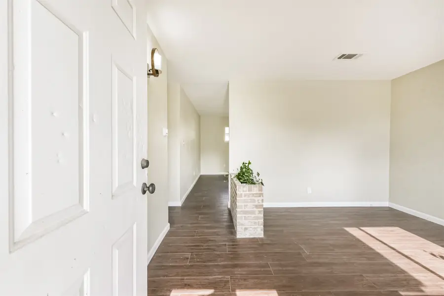 2390 Sarah Street, Beaumont, TX 77705 - Image #3