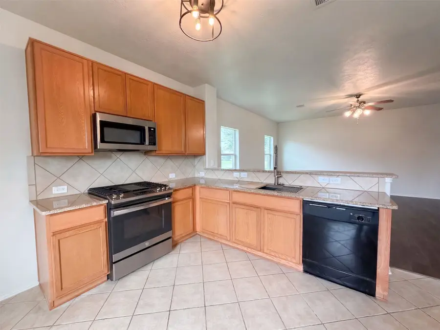 109 Mustang Stampede Drive, La Marque, TX 77568 - #2