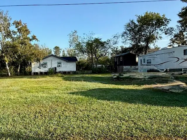 106 Lake Drive, Holiday Lakes, TX 77515 - Image #3