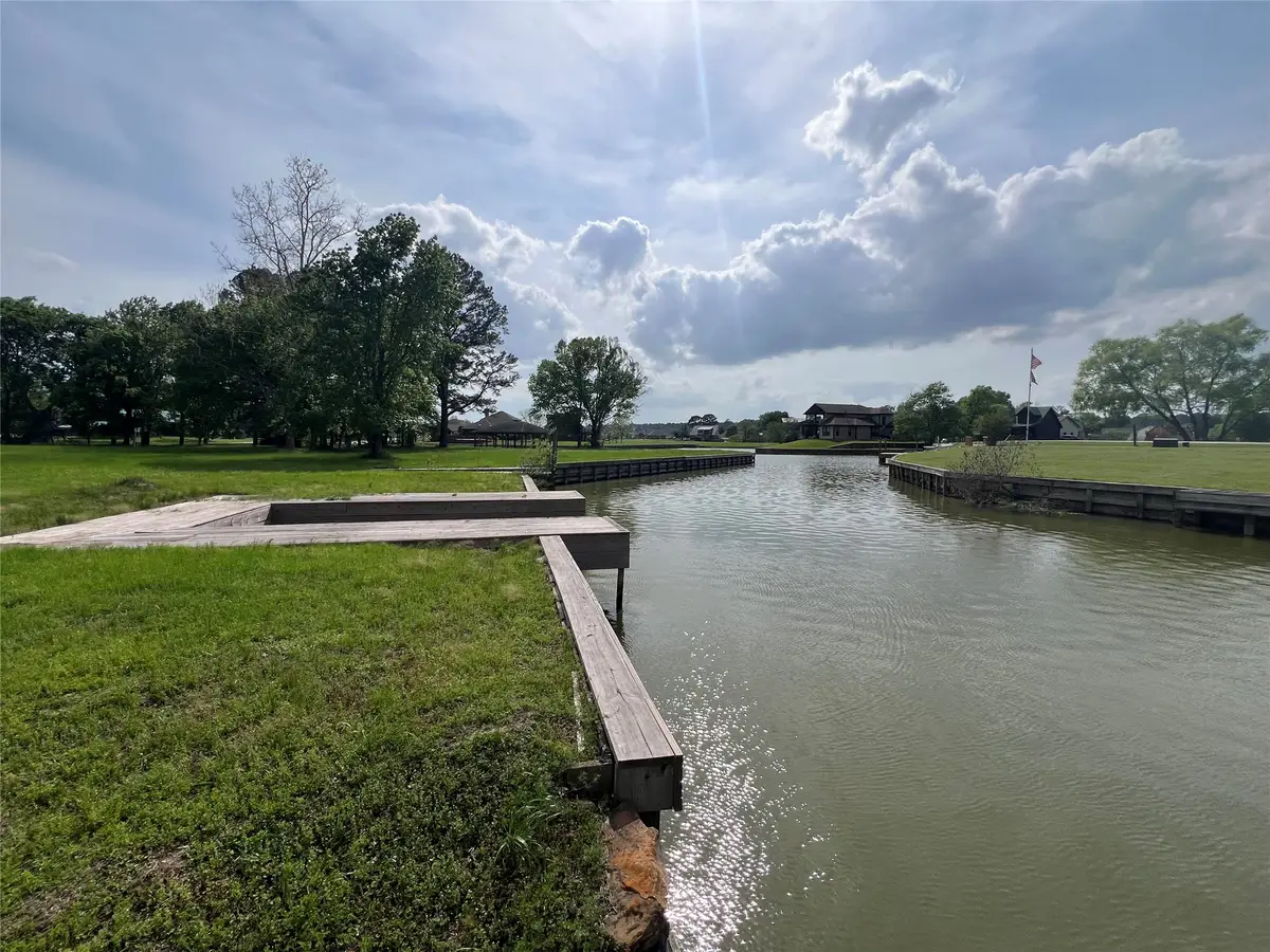 160 Wildwood Lake Drive N, Huntsville, TX 77340 - #1