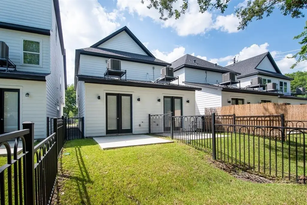 5115 Briscoe Street #A/B, Houston, TX 77033 - #1