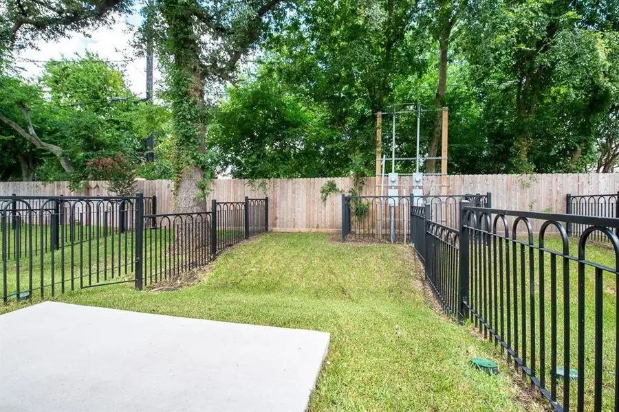 5115 Briscoe Street #A/B, Houston, TX 77033 - #2