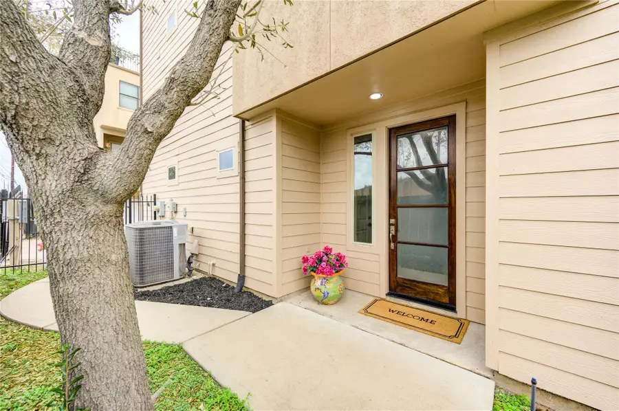 151 E 2nd Street, Houston, TX 77007 - Image #2