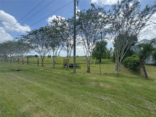 1202 County Road 49, Angleton, TX 77515