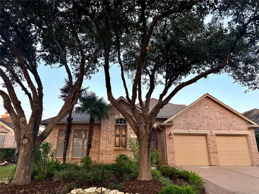 8715 Rippling Water Drive, Sugar Land, TX 77479 - Image #3