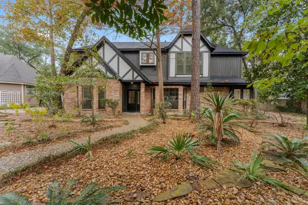 6 Thornhedge Court, The Woodlands, TX 77381