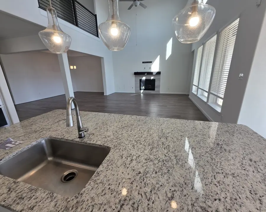 839 Lakeland Circle, Rosharon, TX 77583 - Image #3