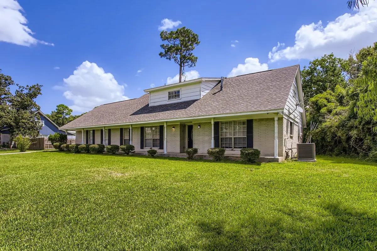 3513 E Bayou Drive, Shoreacres, TX 77571 - Image #1