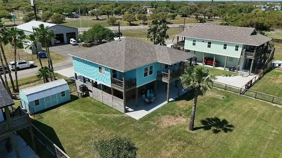 2106 S Young Street, Rockport, TX 78382 - #2