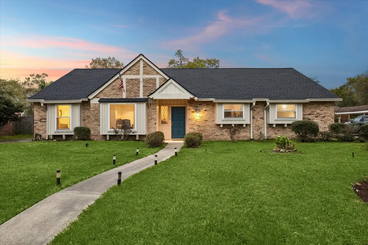 311 Forest Lake Drive, Taylor Lake Village, TX 77586 - #1