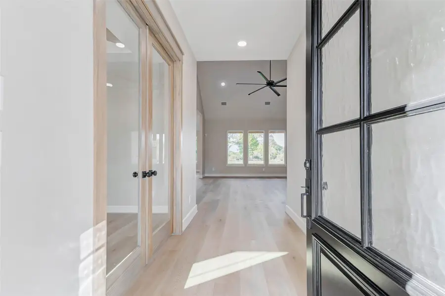 218 N Garrett Circle, Bellville, TX 77418 - Image #3