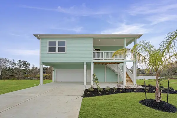 3801 Peacock Isle Drive, Dickinson, TX 77539