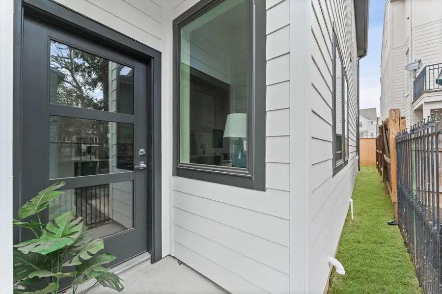 2111 Holman Street, Houston, TX 77004 - Image #2