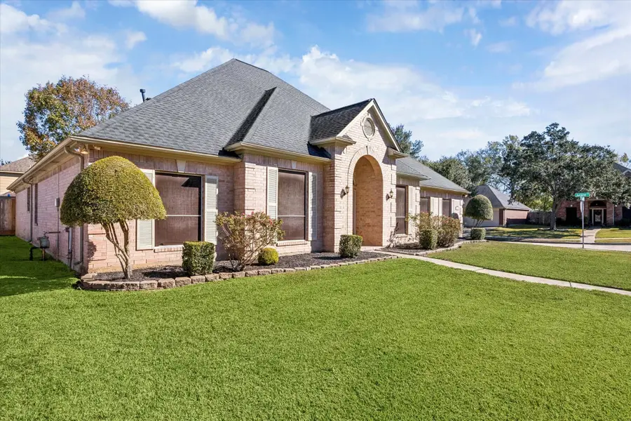 1301 Silver Maple Lane, Pearland, TX 77581 - Image #2
