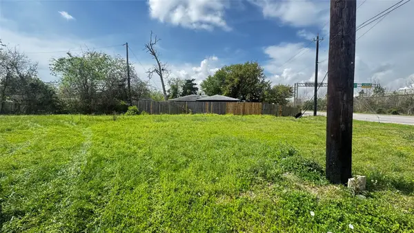 2109 W Texas Avenue, Baytown, TX 77520