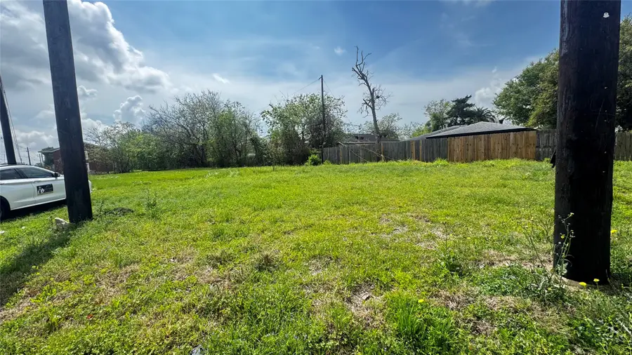 2109 W Texas Avenue, Baytown, TX 77520 - #3