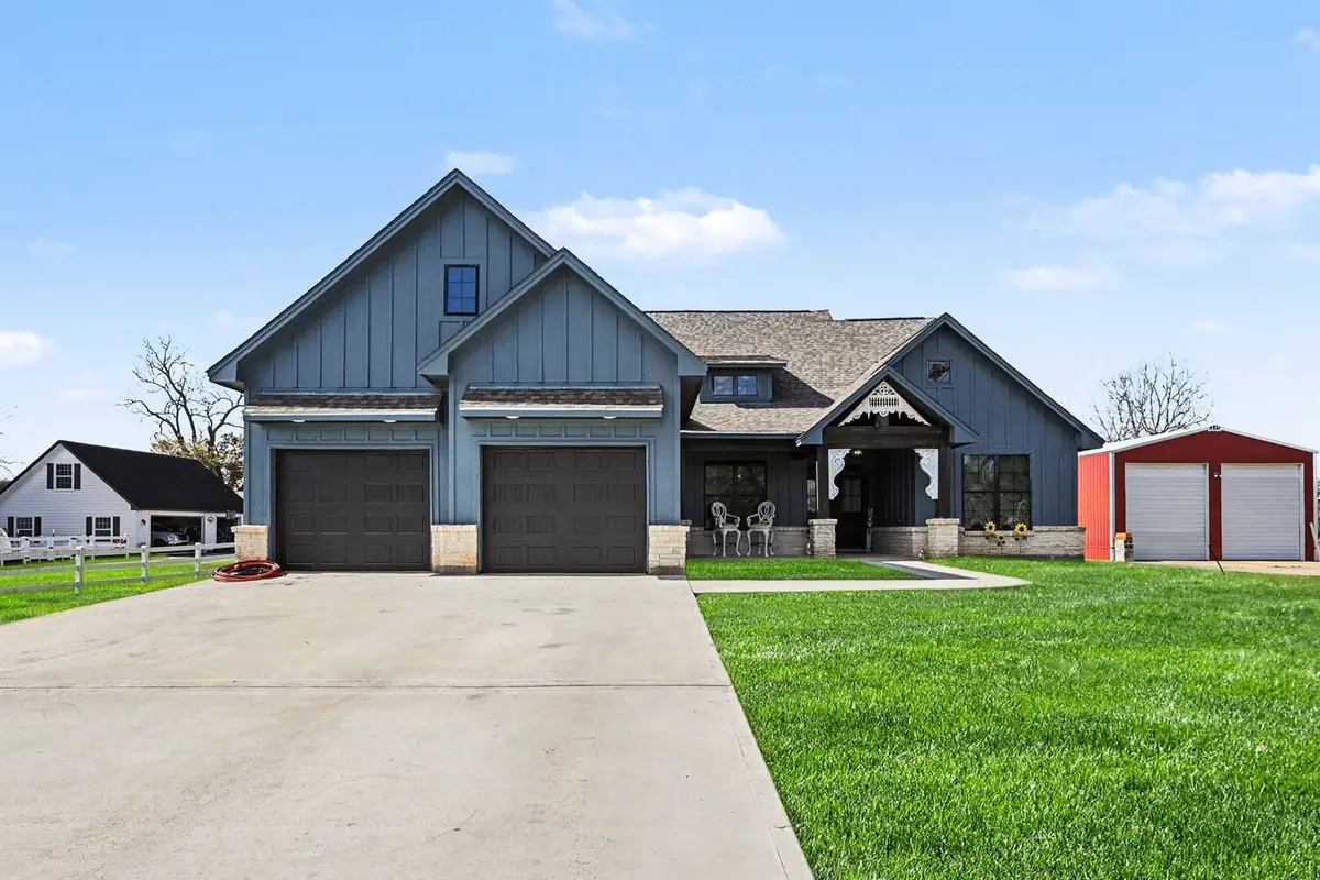 444 Mill Road, Angleton, TX 77515 - Image #1