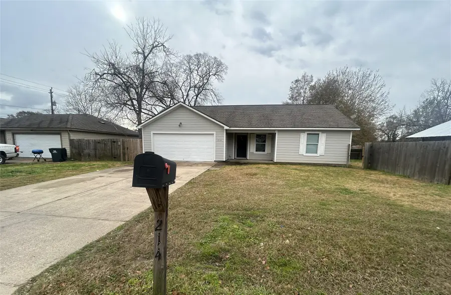214 N 3rd Street, Sealy, TX 77474 - #2