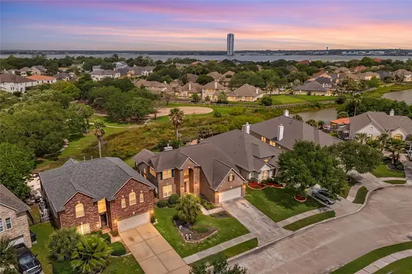 108 Marina Oaks Drive, Kemah, TX 77565