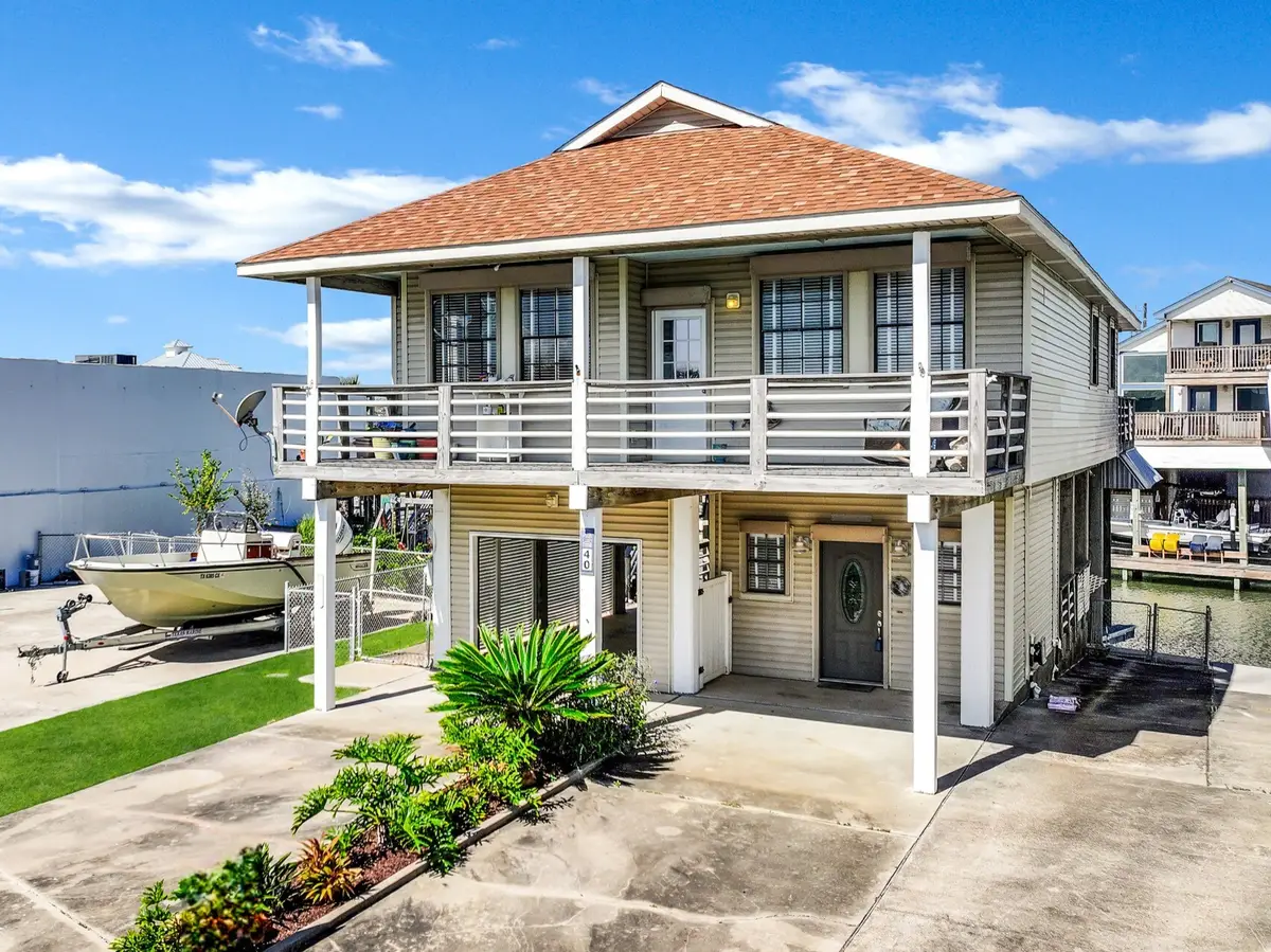 40 Harbor Circle, Tiki Island, TX 77554 - #1