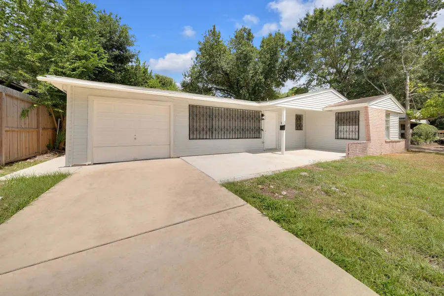 5831 Lyndhurst Street, Houston, TX 77033 - #2